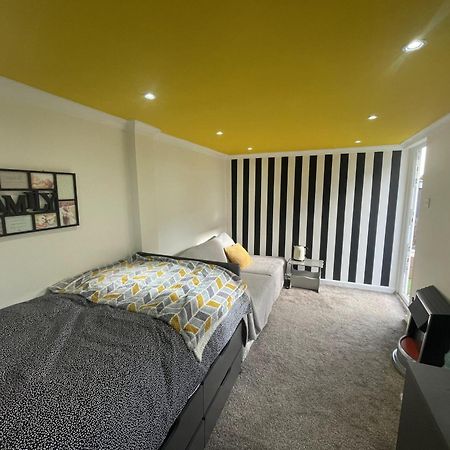 Beautiful Place To Live Near Heathrow Windsor Legoland & Free Parking Onsite Burnham  Exterior foto