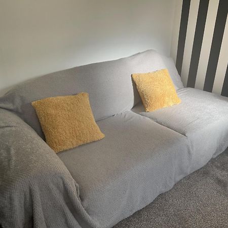 Beautiful Place To Live Near Heathrow Windsor Legoland & Free Parking Onsite Burnham  Exterior foto