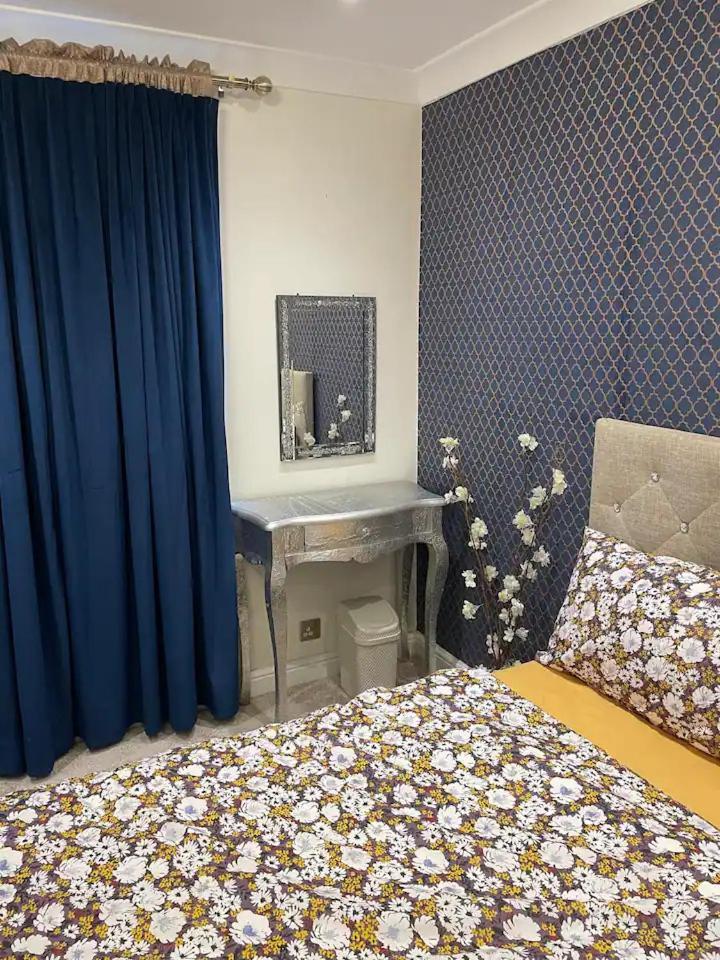 Beautiful Place To Live Near Heathrow Windsor Legoland & Free Parking Onsite Burnham  Exterior foto