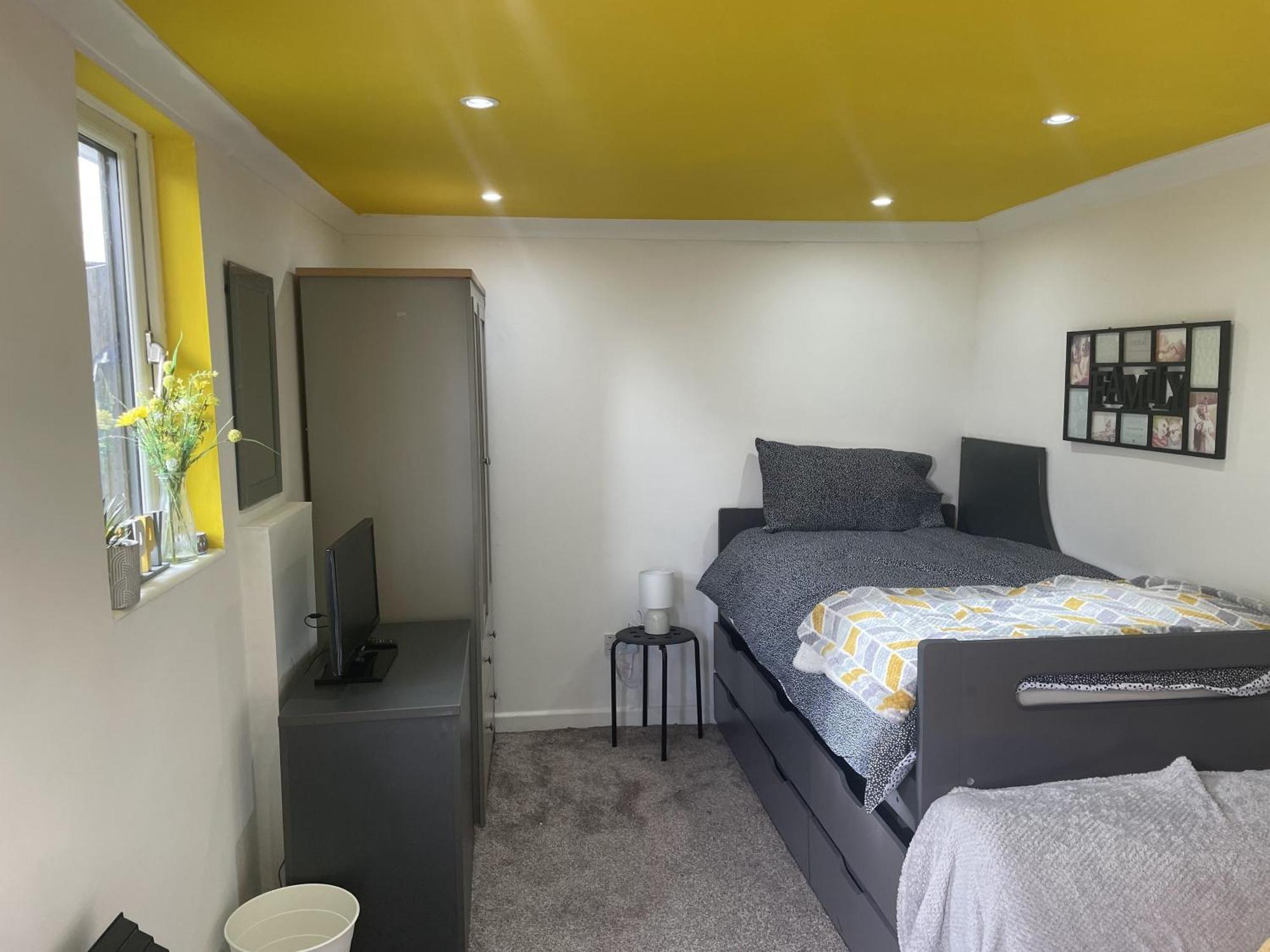 Beautiful Place To Live Near Heathrow Windsor Legoland & Free Parking Onsite Burnham  Exterior foto